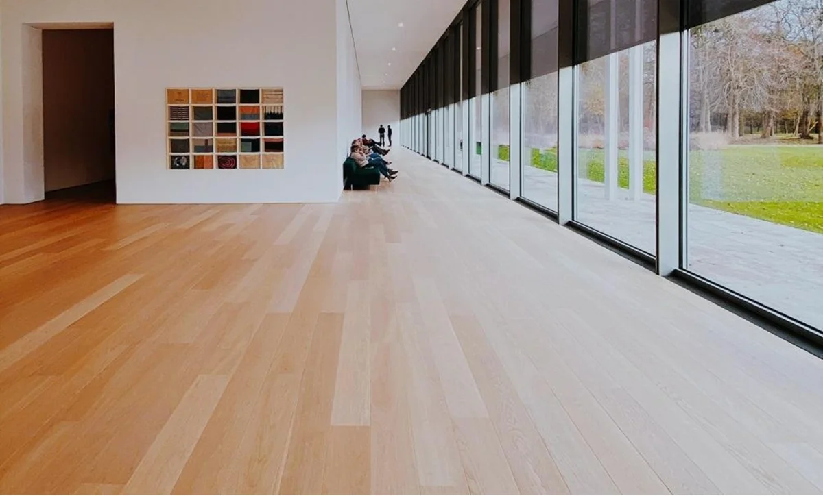 Large hallway with vinyl flooring